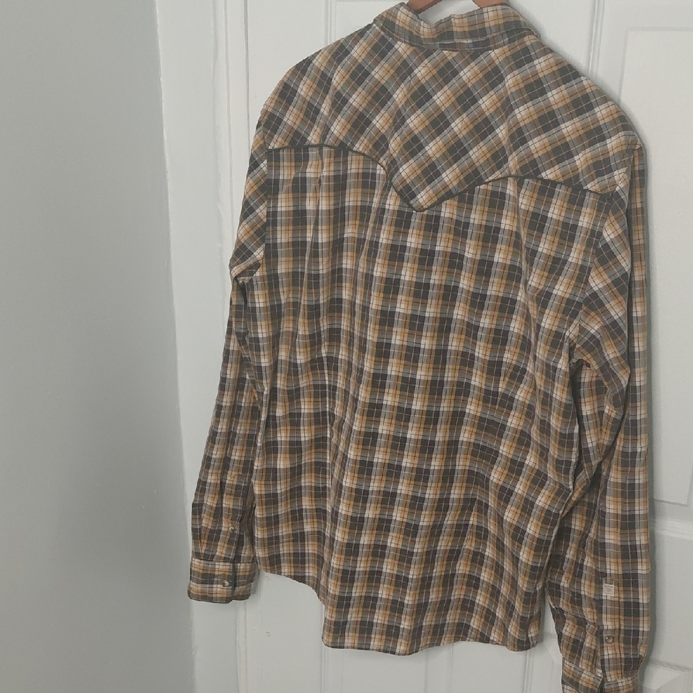 GUESS Men's Tan and Black Plaid Shirt - Picture 8 of 9